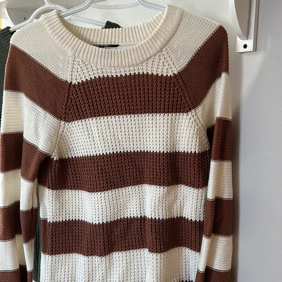 Sweater bundle - Picture 2 of 3